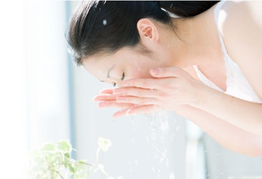 洗顔後に肌の乾燥が気になりませんか? 洗顔後に肌の乾燥が気になりませんか?